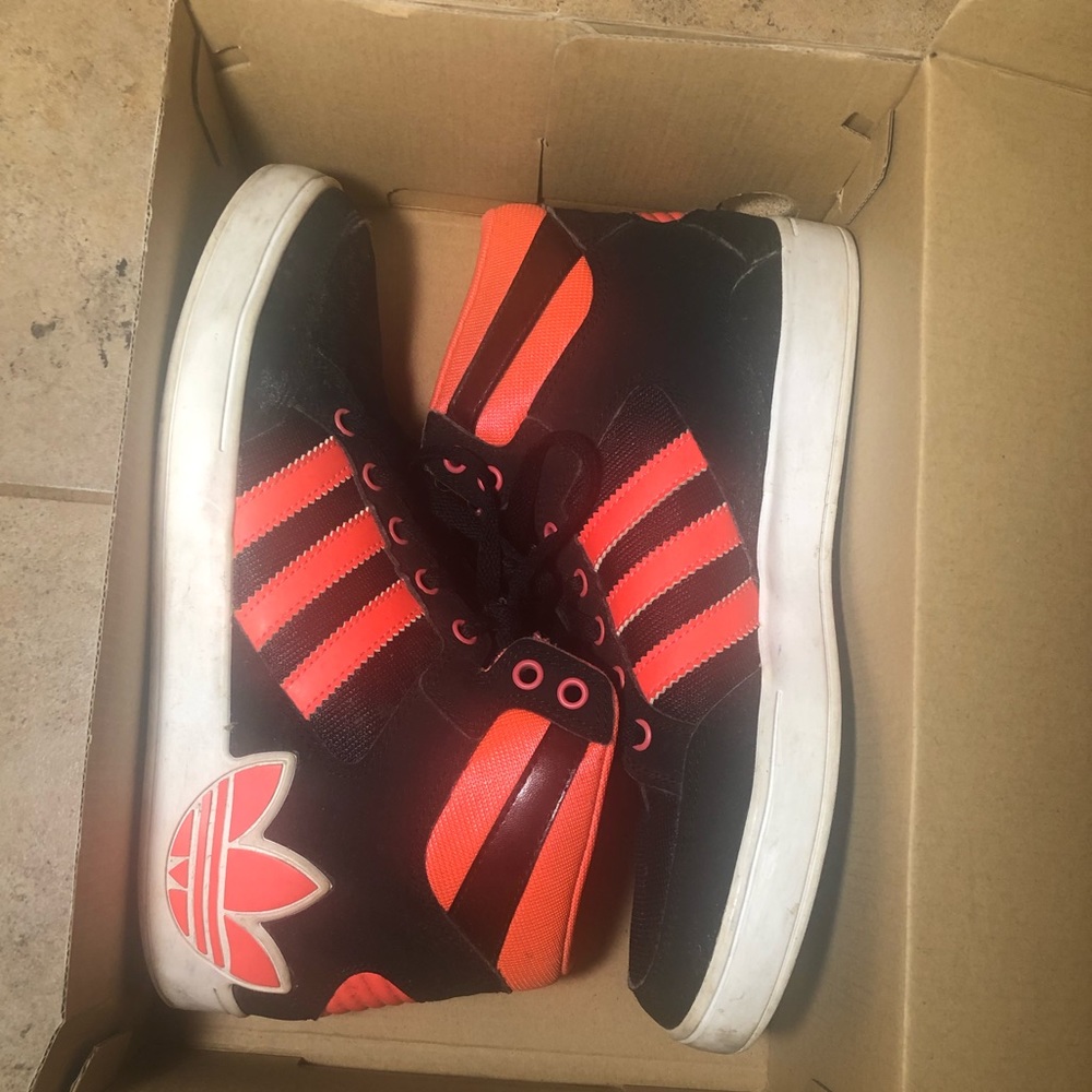 Adidas Sneakers